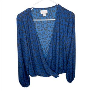 VIXBE Surplice V Neck Long Sleeve Light Weight Blue Animal Print Top Size Medium